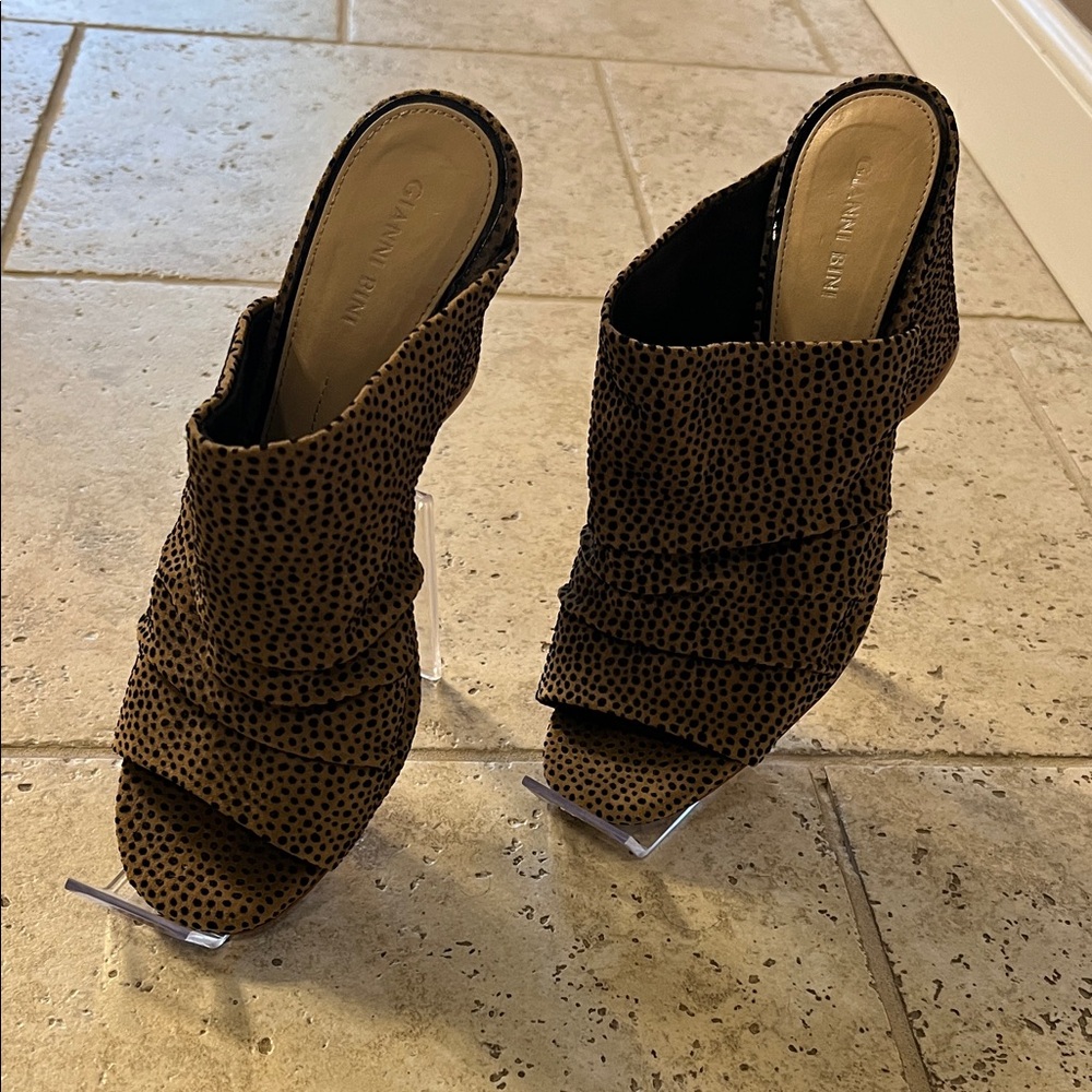 Gianni Bini Brown Textured Mules